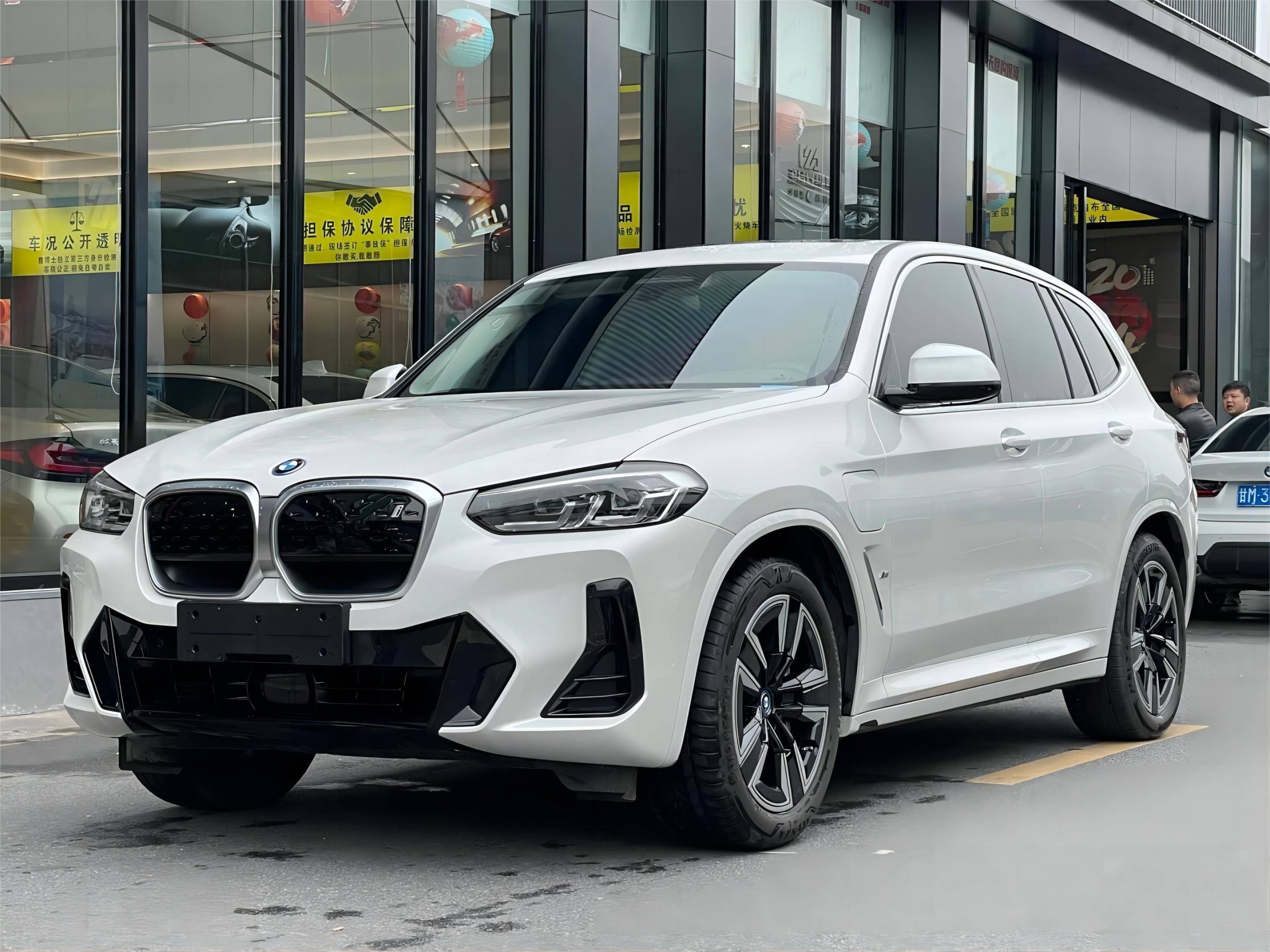 BMW iX3